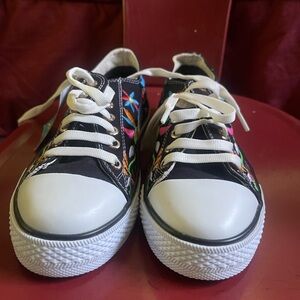 New!!!! Mexico Artesanal tennis shoes, size 6